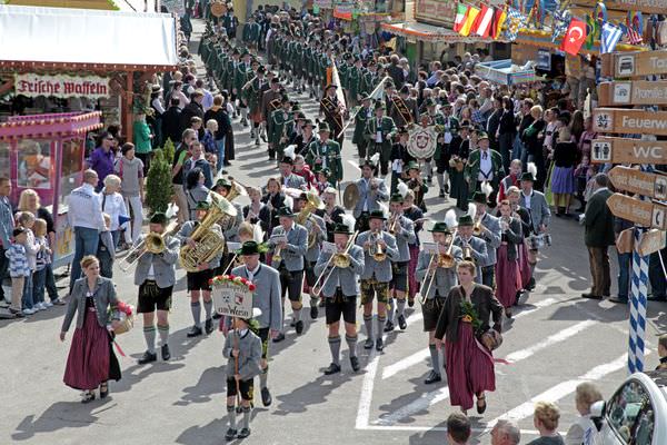 Umzug beim Rosenheimer Herbstfest