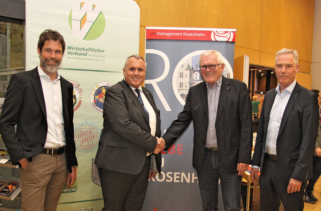 Im Bild von links nach rechts: Tobias Tomczyk, stellvertretender Vorsitzender des WV Rosenheim, Rainer Pastätter, Vorsitzender City-Management Rosenheim, Reinhold Frey, Vorsitzender des WV Rosenheim, Thomas Treibenreif, stellvertretender Vorsitzender City-Management