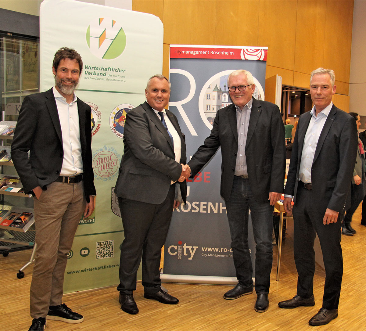 Im Bild von links nach rechts: Tobias Tomczyk stellv. Vorsitzender WV, Rainer Pastätter Vorsitzender CM, Reinhold Frey Vorsitzender WV, Thomas Treibenreif stellv. Vorsitzender CM, Bild: Helmut Müller