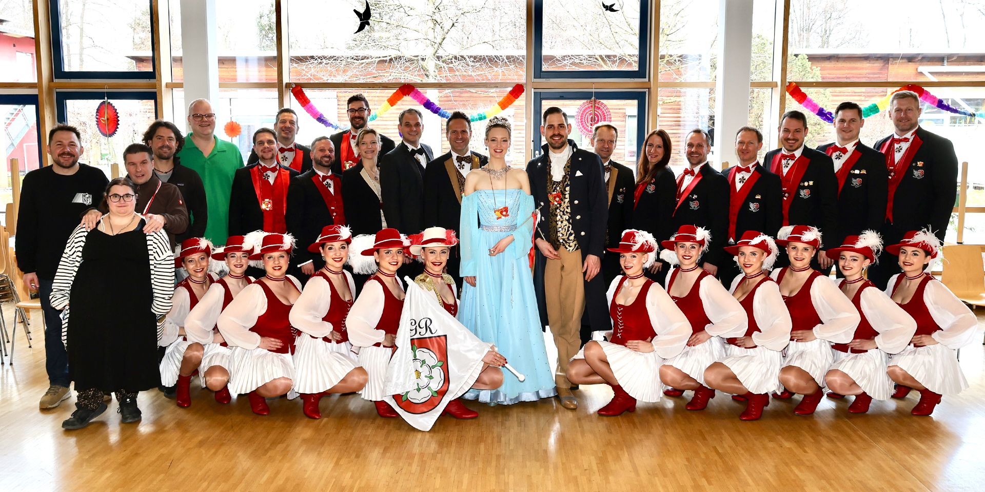 Gruppenfoto mit den Wendelstein Werkstätten Raubling und der Faschingsgilde Rosenheim im Wirtschaftlichen Verband e.V.